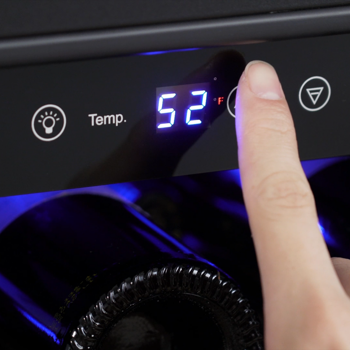 Dual touch panels of the Yeego WS15BS15