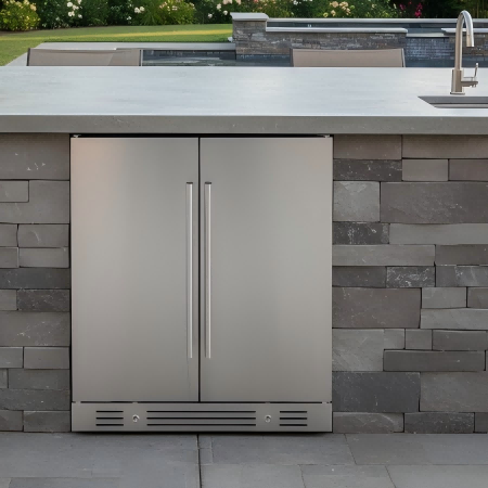 Dual-zone temperature control of the Yeego outdoor wine and beverage fridge
